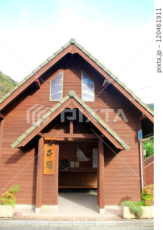 智頭急行・石井駅 120461911