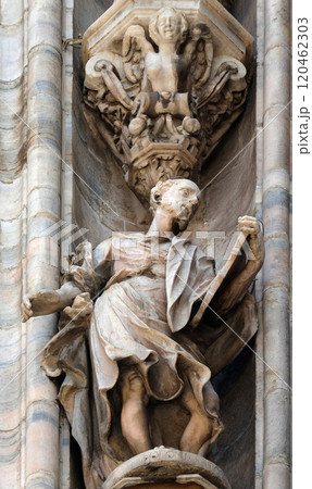 Statue of Saint on the facade of the Milan Cathedral, Duomo di Santa Maria Nascente, Milan, Lombardy, Italy 120462303