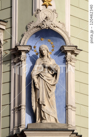 Virgin Mary, statue on the house facade in Graz, Styria, Austria 120462340