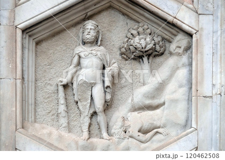Hercules and Cacus from the workshop of Andrea Pisano, Relief on Giotto Campanile of Cattedrale di Santa Maria del Fiore (Cathedral of Saint Mary of the Flower), Florence, Italy 120462508