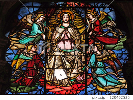 Virgin Mary surrounded by angels, stained glass window in Orsanmichele Church in Florence, Tuscany, Italy 120462526