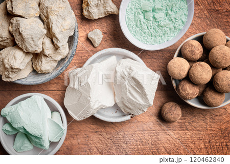 Edible caramel and green clay or edible chalk Edible caramel and green clay or edible chalk 120462840