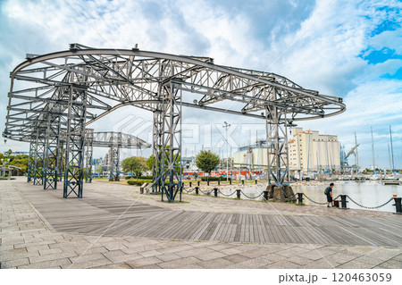 晴れた日のエスパルスドリームプラザの近くにある清水港テルファーの風景(静岡 晴れた日のエスパルスドリームプラザの近くにある清水港テルファーの風景(静岡 120463059