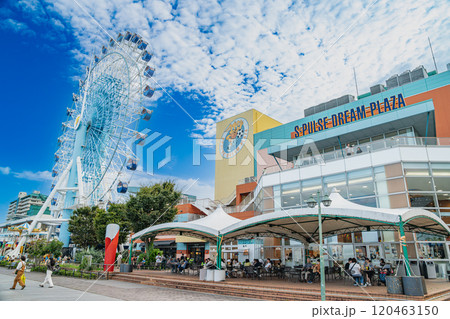 青空が広がるエスパルスドリームプラザと観覧車ドリームスカイの都市風景(静岡県) 青空が広がるエスパルスドリームプラザと観覧車ドリームスカイの都市風景(静岡県) 120463150