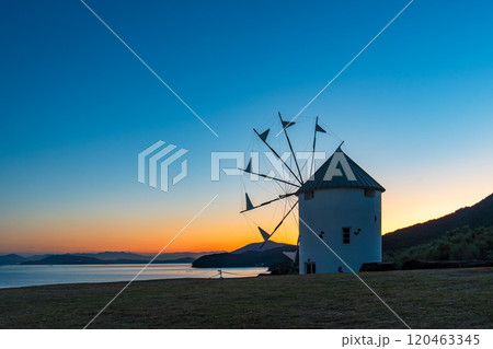 小豆島オリーブ公園のギリシャ風車 120463345