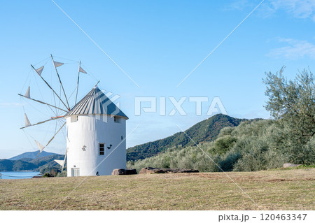 小豆島オリーブ公園のギリシャ風車 120463347