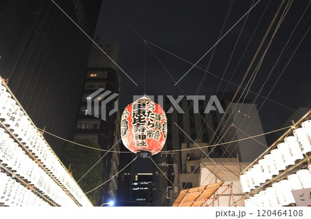 日本橋べったら市の夜 東京 日本橋べったら市の夜 東京 120464108