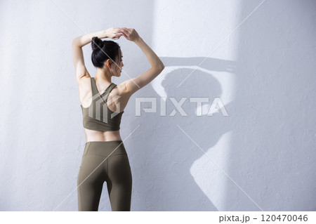 ヨガウェアの女性女性 120470046