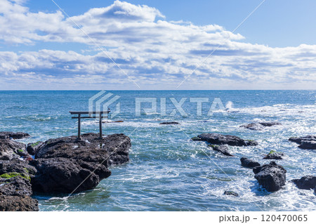 「茨城県」磯前神社の海の鳥居 大洗海岸 「茨城県」磯前神社の海の鳥居 大洗海岸 120470065