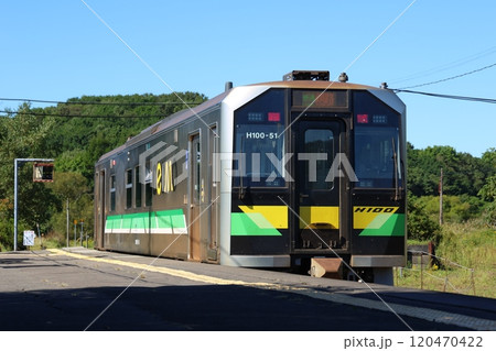 【JR北海道】H100形〜DECMO〜(釧網本線:塘路駅) 【JR北海道】H100形〜DECMO〜(釧網本線:塘路駅) 120470422
