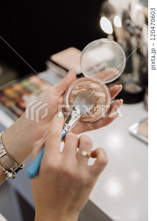 Applying bronzer with a makeup brush for a flawless and radiant complexion Applying bronzer with a makeup brush for a flawless and radiant complexion 120470603