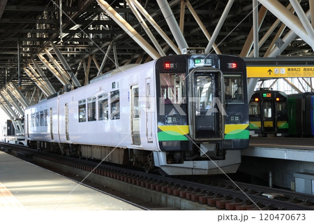 【JR北海道】737系（函館本線：旭川駅） 120470673