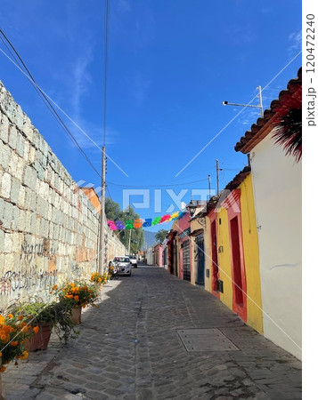 リメンバーミーに出てきそうなメキシコの道 リメンバーミーに出てきそうなメキシコの道 120472240