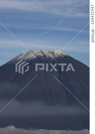 富士宮市から見た富士山の山頂 120472347