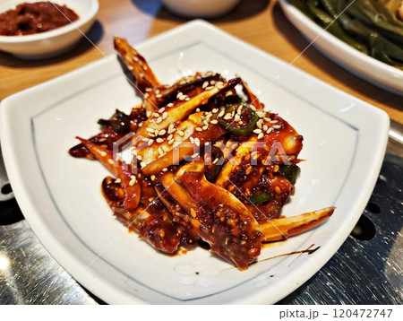 Crab with sauce 120472747