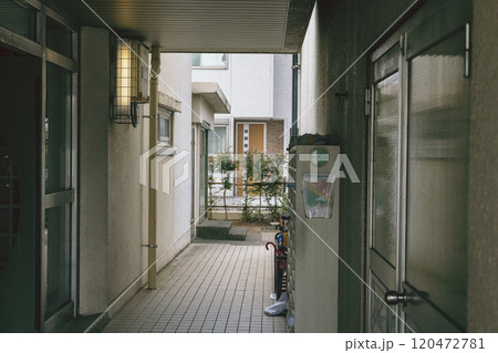 学校の下駄箱 風景写真 学校の下駄箱 風景写真 120472781