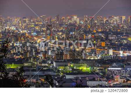 大阪　額田山展望台から梅田方面の眺め　夜景・薄暮空 120472800