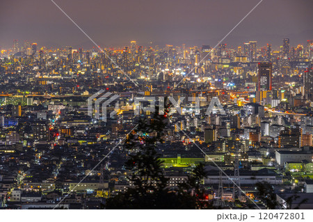 大阪　額田山展望台から難波方面の眺め　夜景・薄暮空 120472801