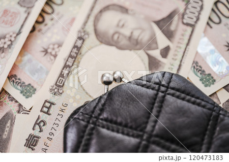 財布とお金 財布とお金 120473183