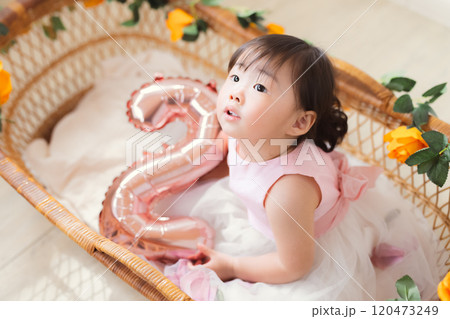 2歳の女の子の誕生日 120473249