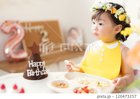 2歳の女の子の誕生日 120473257