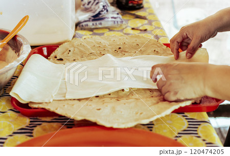 Preparation of Traditional Nicaraguan Quesillo. Person making delicious Nicaraguan cheese. Traditional cheese with pickled onion, Hands preparing the traditional Nicaraguan Quesillo 120474205