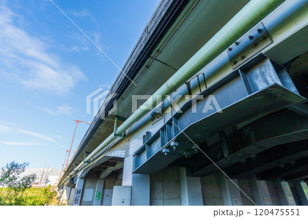 耐震補強工事を施工した国道の橋 耐震補強工事を施工した国道の橋 120475551