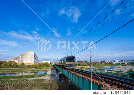 浅川鉄橋を走る八高線電車 120475847