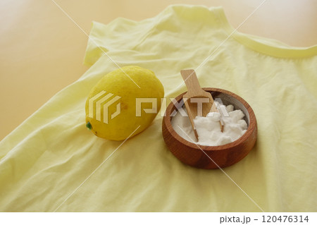 Baking soda and whole lemon on table Baking soda and whole lemon on table 120476314