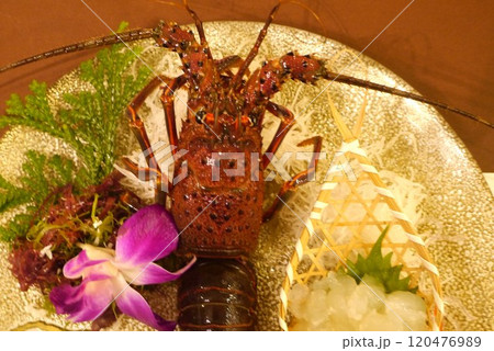 たまには贅沢に、伊勢海老料理を味わってみませんか。 120476989