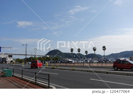 下関市みもすそ川町界隈 関門海峡と関門橋 120477064