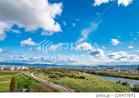 さくらであい館展望台から木津川の眺め 京都府八幡市 さくらであい館展望台から木津川の眺め 京都府八幡市 120477671