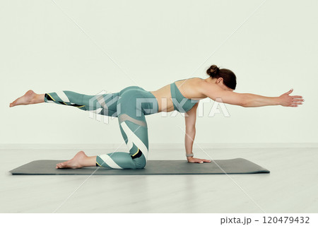 Bird Dog Pose for Core Stability 120479432