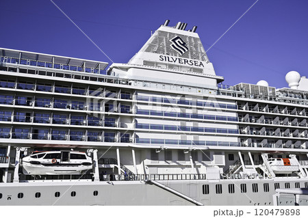 金沢港クルーズターミナルのシルバー・ノヴァ 120479898