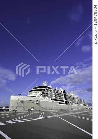 金沢港クルーズターミナルのシルバー・ノヴァ 120479904