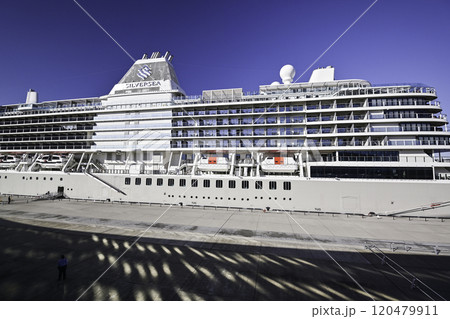金沢港クルーズターミナルのシルバー・ノヴァ 金沢港クルーズターミナルのシルバー・ノヴァ 120479911