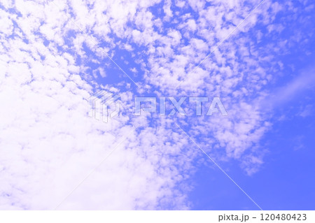 青空と白い雲(背景素材) 青空と白い雲(背景素材) 120480423