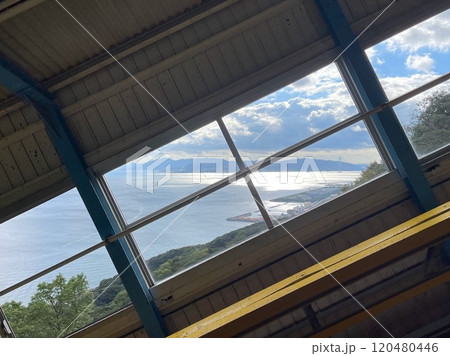 須磨浦山上遊園のカーレーターから見る風景 須磨浦山上遊園のカーレーターから見る風景 120480446