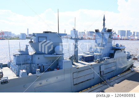 東京港に停泊するフリゲート艦 ドイツ海軍フリゲート艦 東京港に停泊するフリゲート艦 ドイツ海軍フリゲート艦 120480891