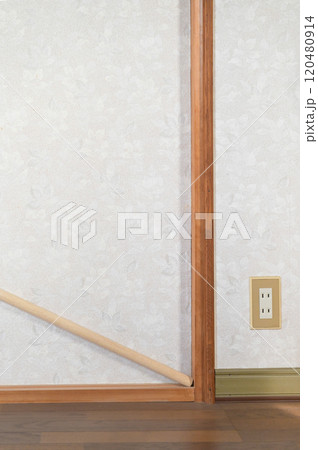 簡単で効果がある侵入防止のためのつっかえ棒 簡単で効果がある侵入防止のためのつっかえ棒 120480914