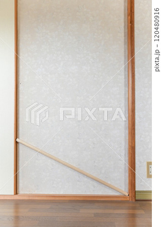 簡単で効果がある侵入防止のためのつっかえ棒 簡単で効果がある侵入防止のためのつっかえ棒 120480916