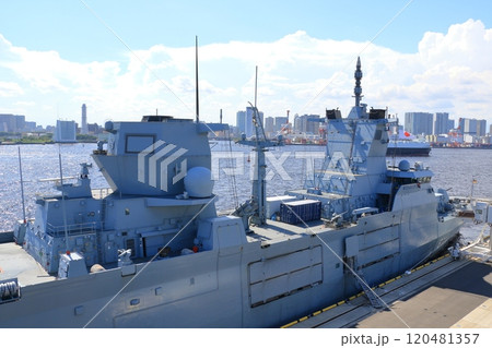 東京港に停泊するフリゲート艦 ドイツ海軍フリゲート艦 東京港に停泊するフリゲート艦 ドイツ海軍フリゲート艦 120481357