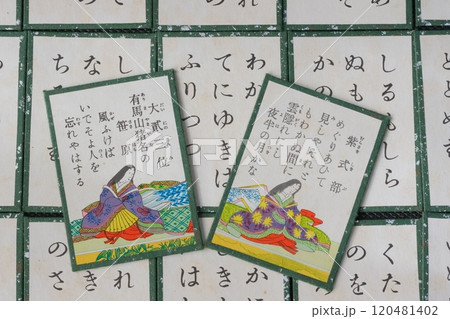 百人一首の札の母娘の組み合わせ 百人一首の札の母娘の組み合わせ 120481402