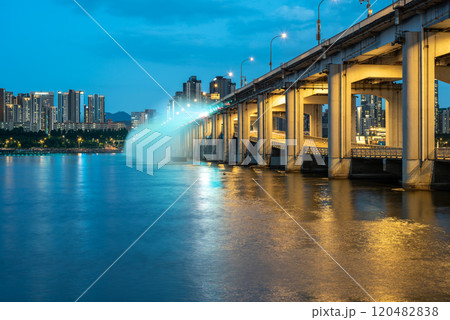 Banpo Bridge Moonlight Rainbow Fountain on Han river in Seoul, capital of South Korea Banpo Bridge Moonlight Rainbow Fountain on Han river in Seoul, capital of South Korea 120482838
