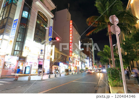 【沖縄県】那覇国際通りの夜景 【沖縄県】那覇国際通りの夜景 120484346