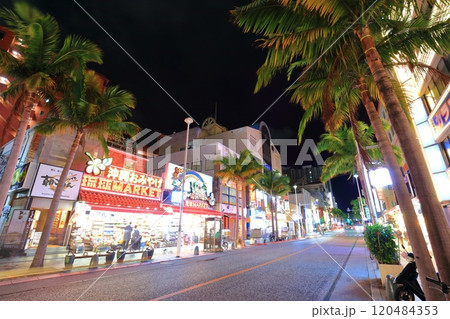 【沖縄県】那覇国際通りの夜景 120484353