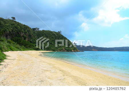 沖縄 西表島 船浮 イダの浜 沖縄 西表島 船浮 イダの浜 120485762