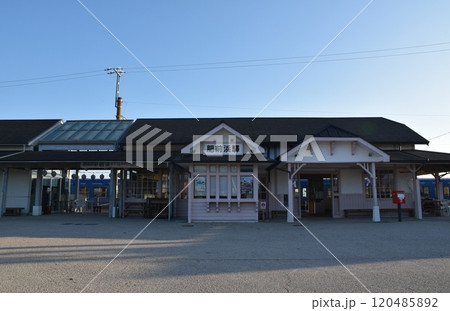 快晴の肥前浜駅　佐賀 120485892