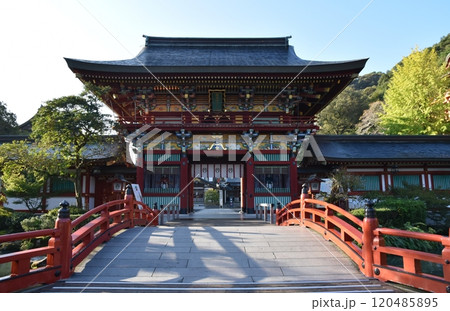 秋晴れの祐徳稲荷神社 佐賀 秋晴れの祐徳稲荷神社 佐賀 120485895