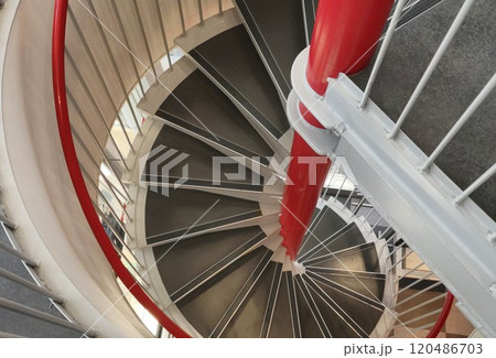 螺旋階段　spiral staircase 120486703
